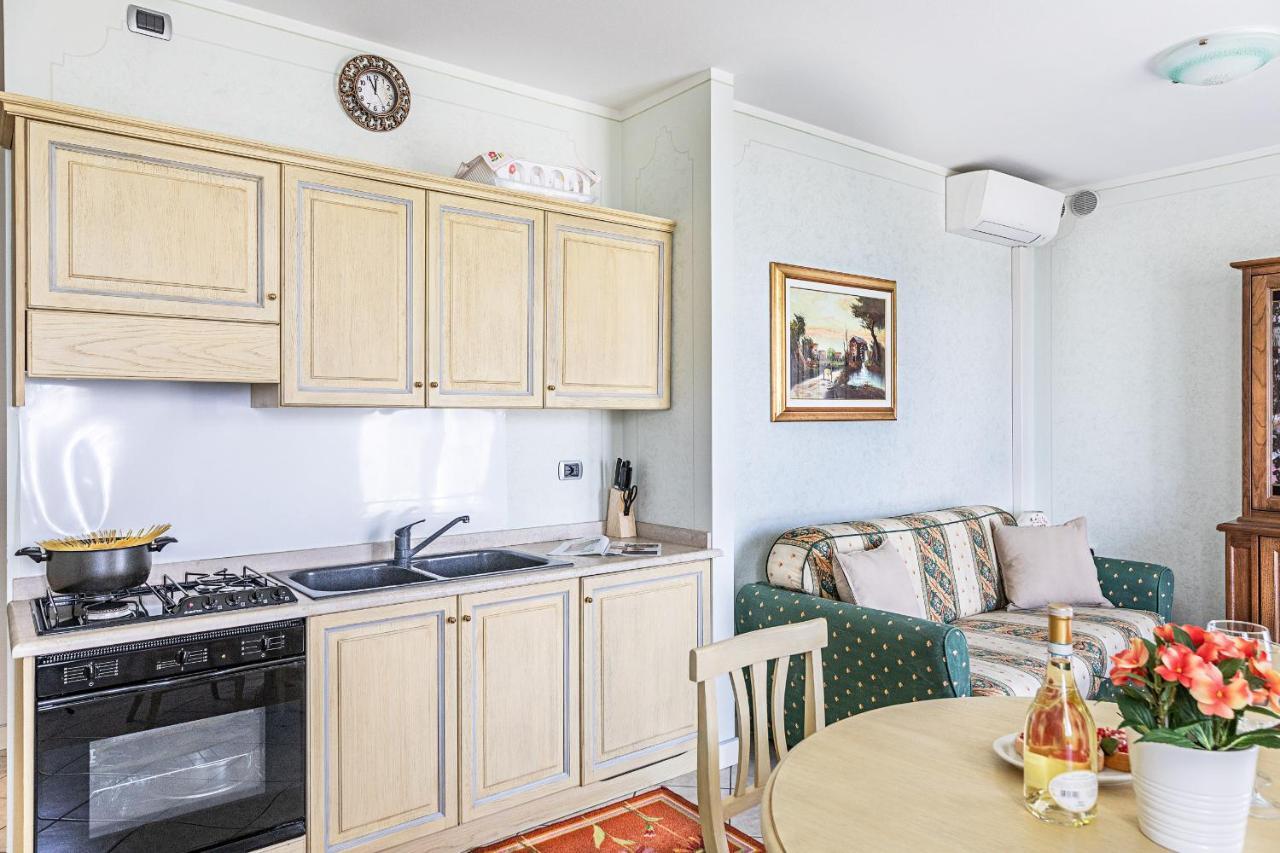I Mosaici Apartments By Wonderful Italy Сирмионе Экстерьер фото