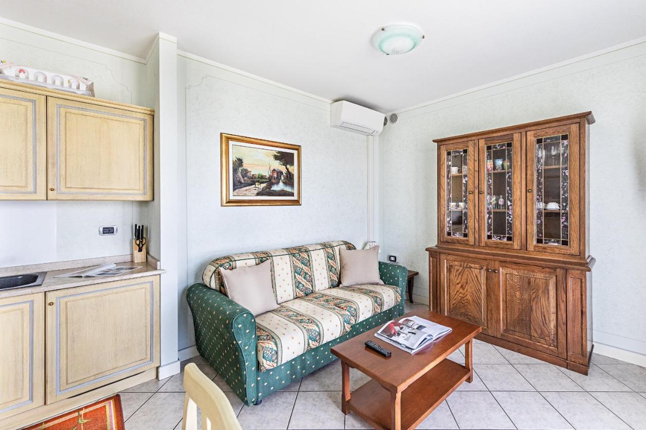 I Mosaici Apartments By Wonderful Italy Сирмионе Экстерьер фото