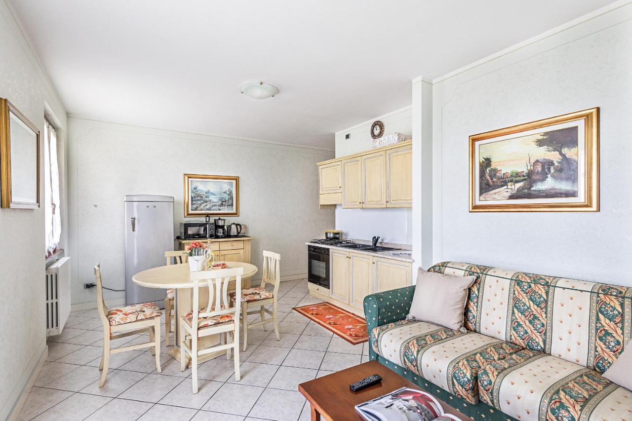 I Mosaici Apartments By Wonderful Italy Сирмионе Экстерьер фото