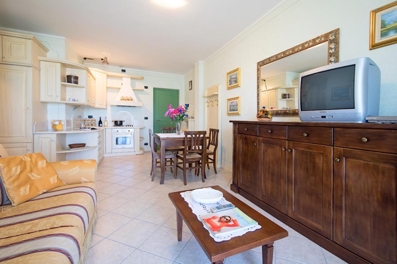 I Mosaici Apartments By Wonderful Italy Сирмионе Экстерьер фото