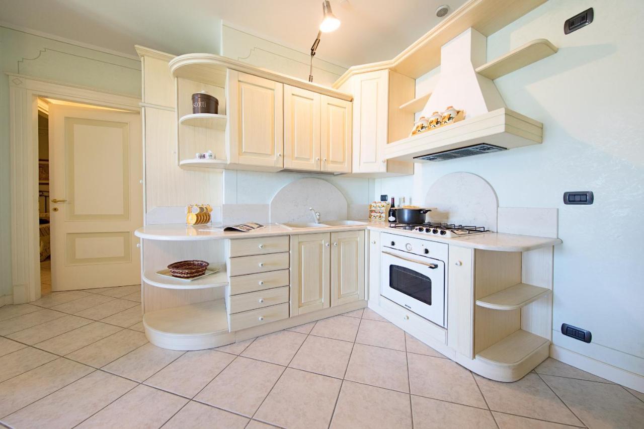 I Mosaici Apartments By Wonderful Italy Сирмионе Экстерьер фото