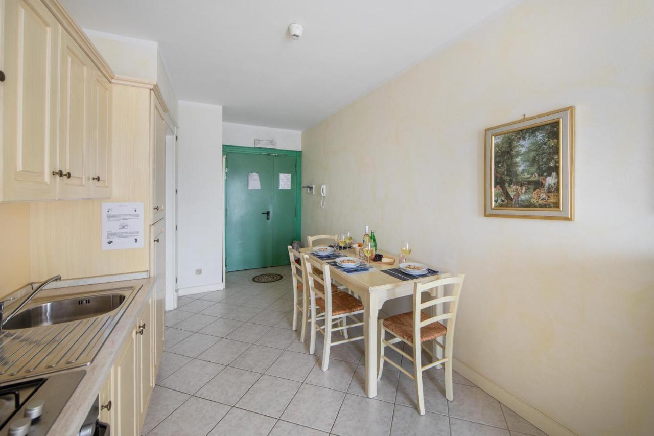 I Mosaici Apartments By Wonderful Italy Сирмионе Экстерьер фото